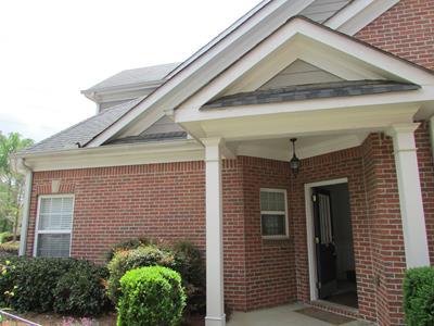 3 Bedroom 2.5 Bath Condo Located Off Barrett Pkwy in Kennesaw! GREAT Location!