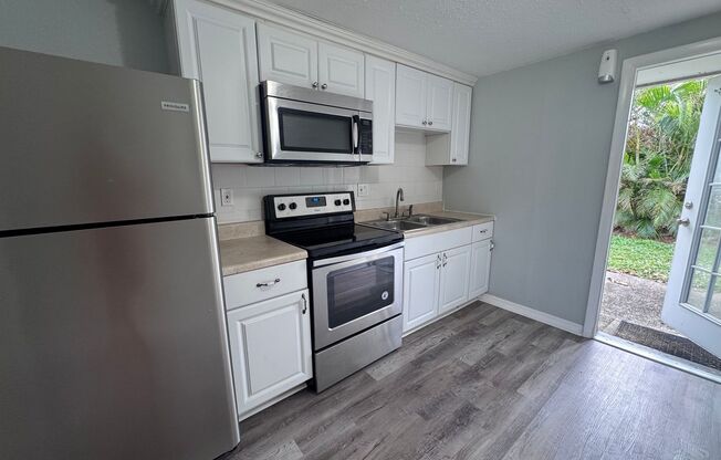 2 beds, 1 bath, $1,600