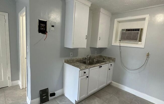 Studio, 1 bath, 600 sqft, $800