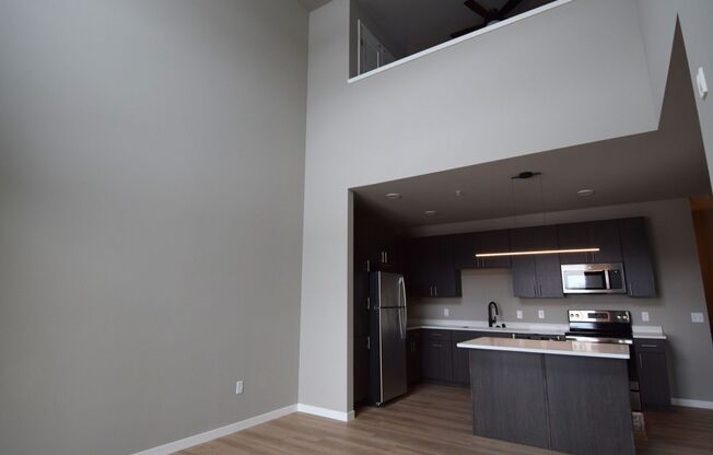 2 beds, 1 bath, 1,002 sqft, $1,990, Unit 5604-406