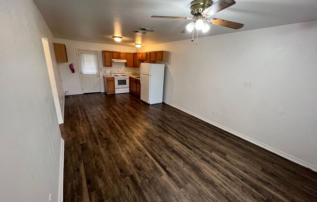 2 beds, 1 bath, $1,000, Unit G