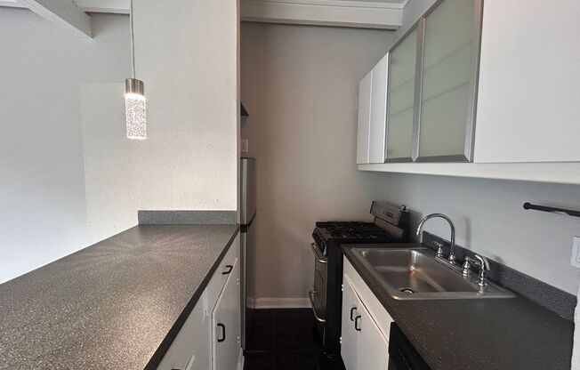 1 bed, 1 bath, 700 sqft, $1,315, Unit 214