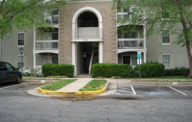 Top Floor Condo with Fireplace and Open Floorplan! Assigned Parking!