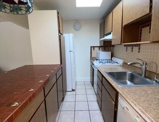 1 bed, 1 bath, 650 sqft, $2,950, Unit 1/2