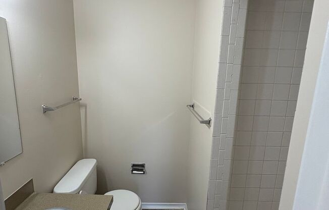 2 beds, 2 baths, 1,200 sqft, $970, Unit #12