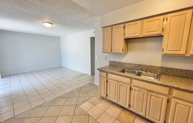 2 beds, 1 bath, 800 sqft, $850, Unit 4