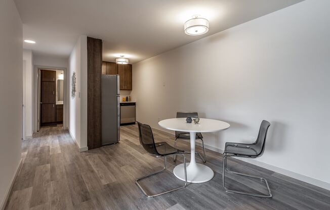 2 beds, 1 bath, $1,395, Unit 303