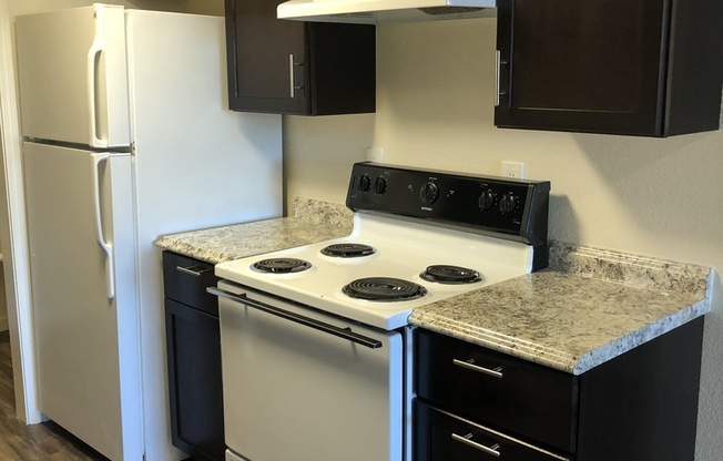 2 beds, 1 bath, 950 sqft, $1,200, Unit 221