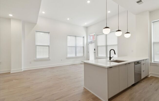 2 beds, 2 baths, 1,000 sqft, $1,795, Unit 101