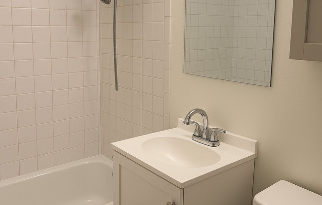 1 M0NTH RENT FREE!! APPLY TODAY! 2BR/1BA