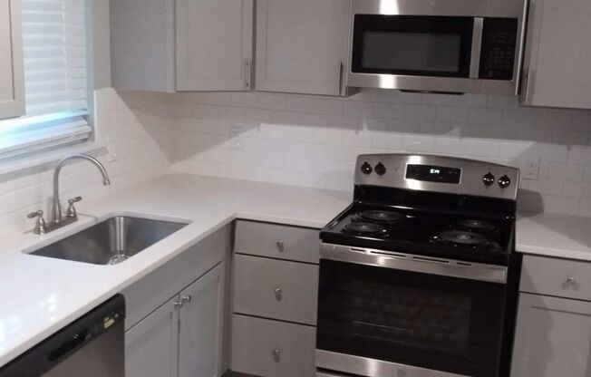 2 beds, 1 bath, 950 sqft, $1,295, Unit 6012 Barton St - Unit C