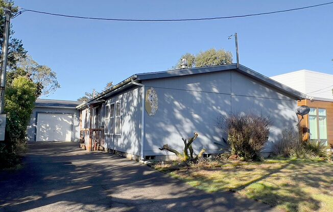 1460 S Columbia St, Seaside, OR 97138