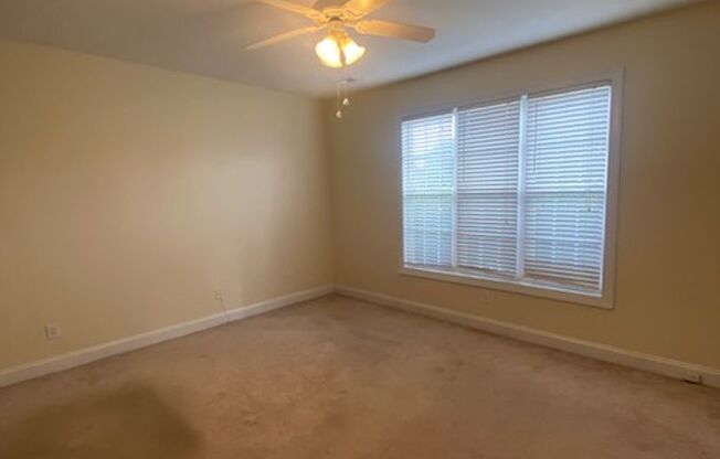 3 beds, 3 baths, $2,700, Unit 1