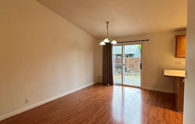 3 Bedroom Home In Santa Clara!