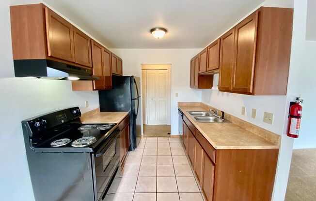 2 beds, 1 bath, 900 sqft, $1,345, Unit 2