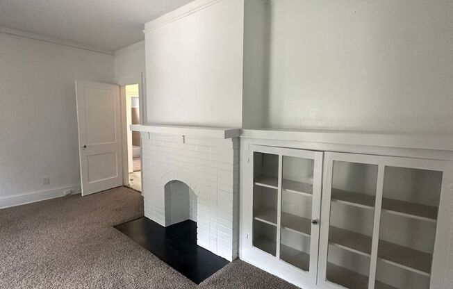 2 beds, 1 bath, $900