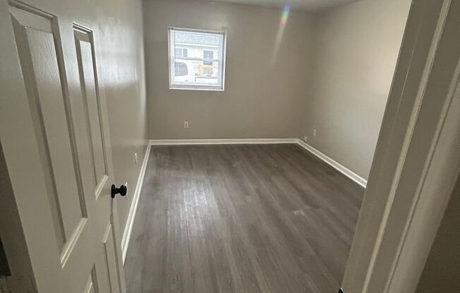 21 W Colonial