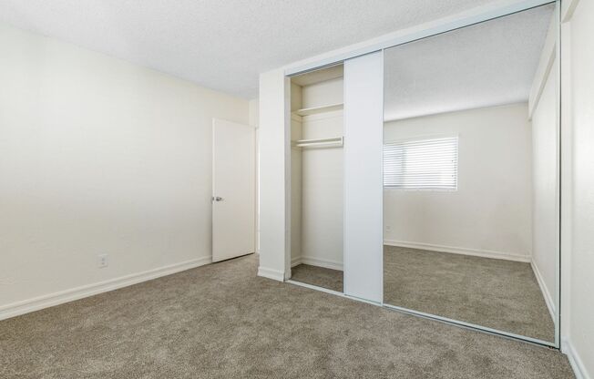 2 beds, 1 bath, $2,295, Unit 2474-E