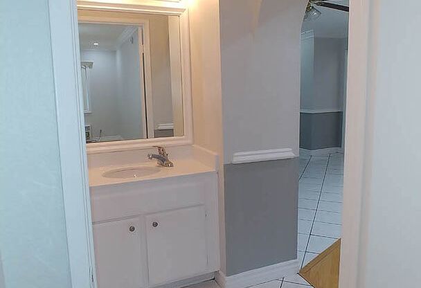 2 beds, 2 baths, 910 sqft, $2,795, Unit 401