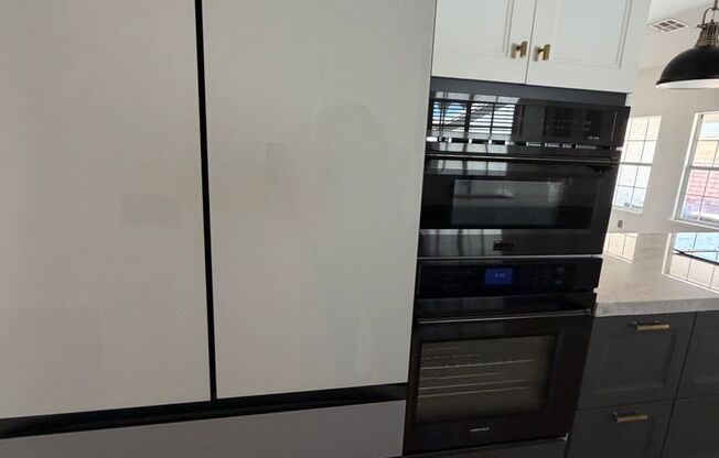 BEAUTIFULLY UPGRADED SINGLE FAMILY HOME - 3 BEDROOM, CORNER LOT WITH VAULTED CEILINGS