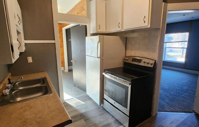 2 beds, 1 bath, $695, Unit 315