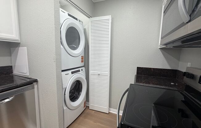 2 beds, 1 bath, 900 sqft, $2,950, Unit 2303