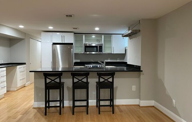 721 E St NE #1