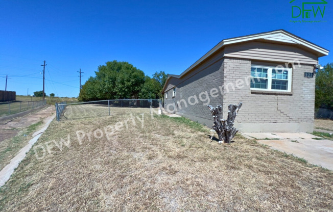 Charming 4-Bedroom Home with Large Fenced Yard in Lawton, Oklahoma