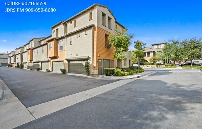 3 beds, 3.5 baths, $3,095, Unit UNIT 6