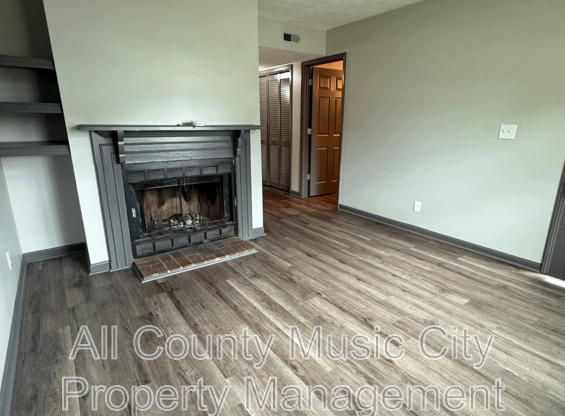3116 CREEKWOOD DR