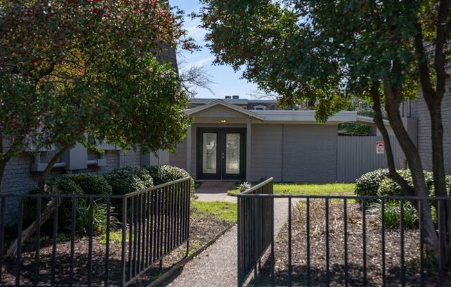 3 beds, 2 baths, 1,296 sqft, $1,500, Unit 1005