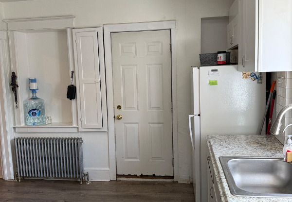 8 BERGES AVE
