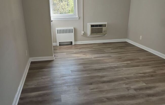 1 bed, 1 bath, 700 sqft, $2,200, Unit B-01
