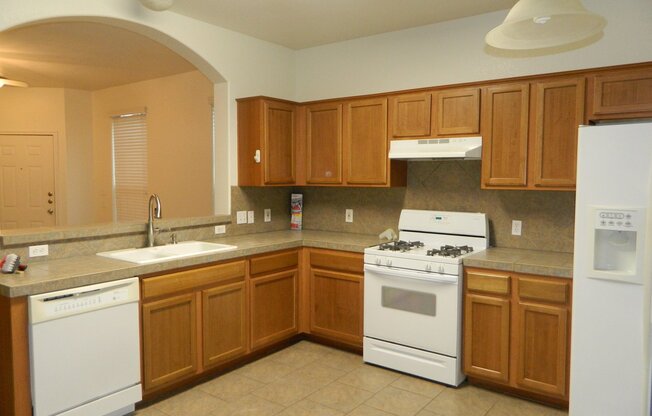 3 beds, 2.5 baths, $1,975, Unit B