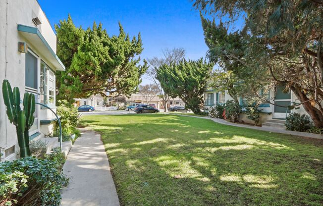 2202 20th St in Santa Monica!  Near Ocean Park Blvd.