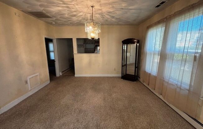 2 beds, 1 bath, $1,600