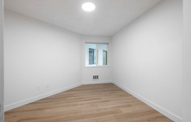 2 beds, 1 bath, 815 sqft, $2,220, Unit 105