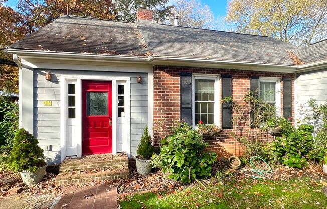 Adorable 2 Bedroom 2 Bath home in Enka Village