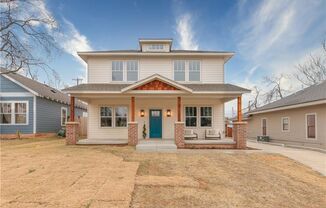 Stunning Home near the Plaza