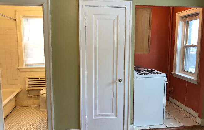 Studio, 1 bath, $725, Unit 15