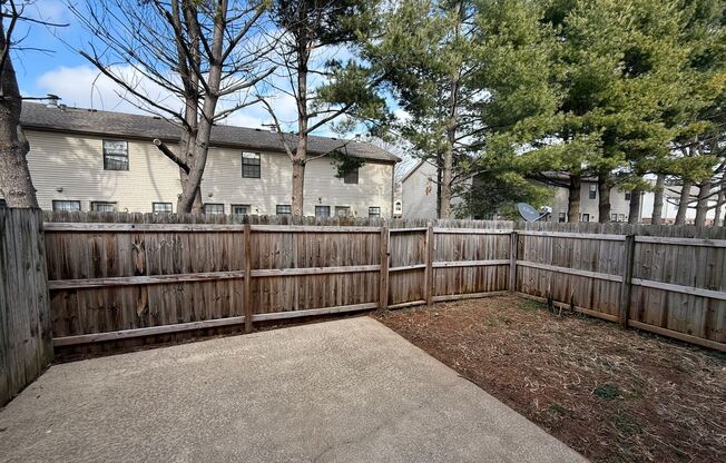 3 beds, 1.5 baths, $1,075, Unit Apt 32