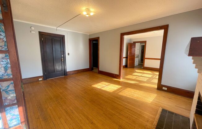 3 beds, 1 bath, $2,160, Unit Unit 2