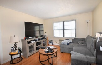 1 bed, 1 bath, 600 sqft, $2,195, Unit 14