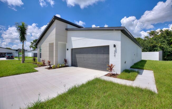 Deposit-Free! Modern, energy efficient home with ALL of the upgrades! Winter Haven