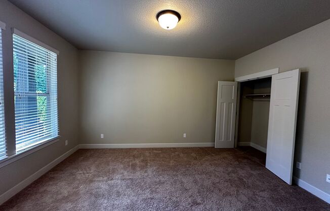 Beautiful 4-Bedroom Home in the Hills of West Linn – Smart Features + Move-In Ready!