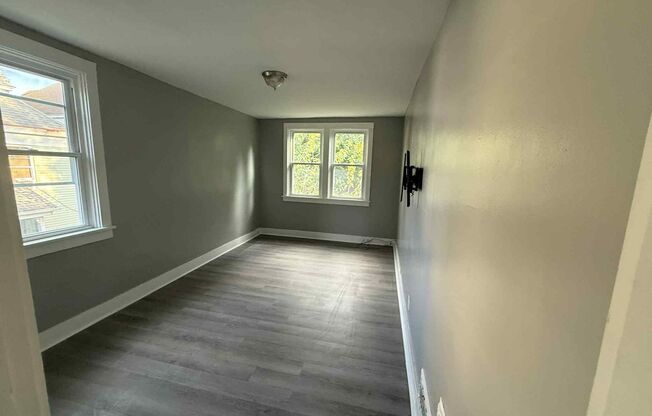 2 Bedroom apartment for rent!  Located in Carrick !