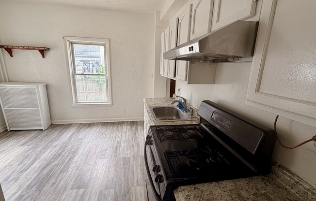 4 beds, 2 baths, 1,541 sqft, $2,700, Unit 38