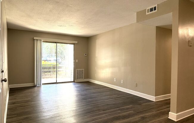 2 beds, 1 bath, 925 sqft, $1,050, Unit 212