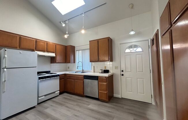 2 beds, 1 bath, 720 sqft, $2,850, Unit 5