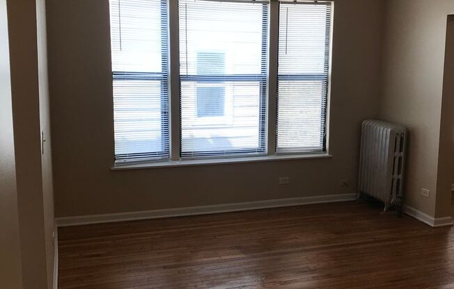 7722-28 N. MARSHFIELD